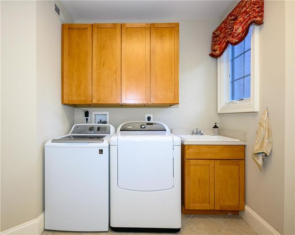 2690 Imperial Crest Lane, Lower Saucon Twp, PA 18055