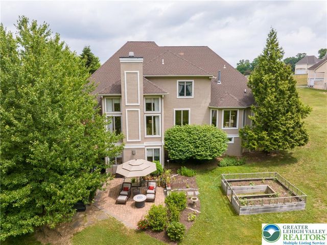2690 Imperial Crest Lane, Lower Saucon Twp, PA 18055