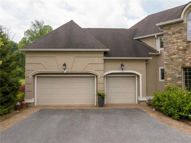 2690 Imperial Crest Lane, Lower Saucon Twp, PA 18055