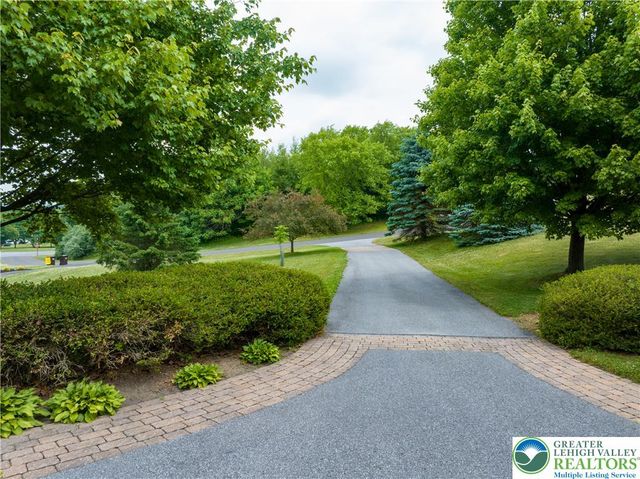 2690 Imperial Crest Lane, Lower Saucon Twp, PA 18055