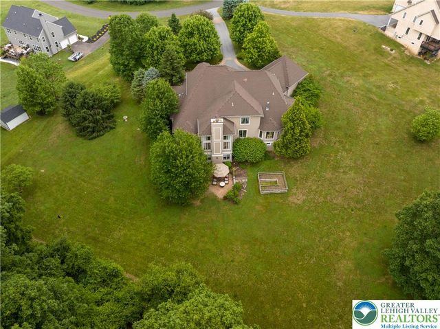 2690 Imperial Crest Lane, Lower Saucon Twp, PA 18055