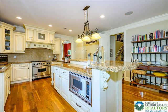2690 Imperial Crest Lane, Lower Saucon Twp, PA 18055