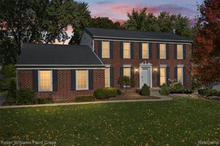 1390 Chestnut Lane, Rochester Hills, MI 48309