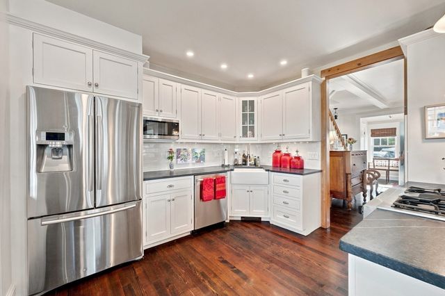 1 Old Colony Rd, Hull, MA 02045