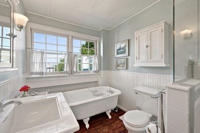 1 Old Colony Rd, Hull, MA 02045