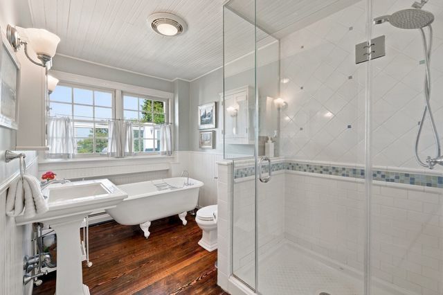 1 Old Colony Rd, Hull, MA 02045