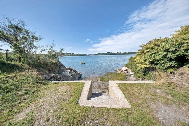 1 Old Colony Rd, Hull, MA 02045