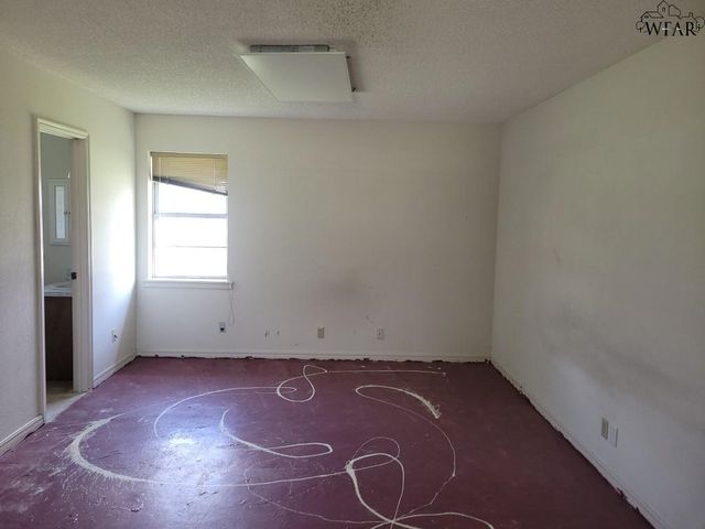 614 S PECAN, Henrietta, TX 76365