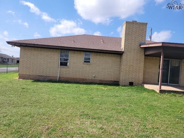 614 S PECAN, Henrietta, TX 76365