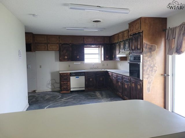 614 S PECAN, Henrietta, TX 76365