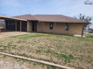 614 S PECAN, Henrietta, TX 76365