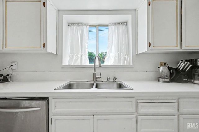3313 Fiesta Avenue, Bakersfield, CA 93313