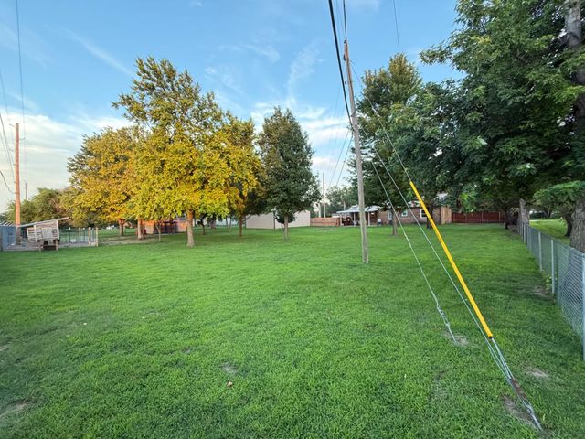 850 W 41st, Wichita, KS 67217