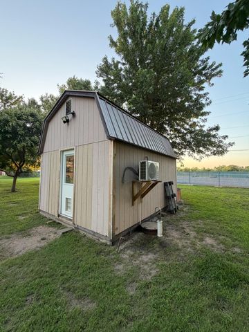 850 W 41st, Wichita, KS 67217