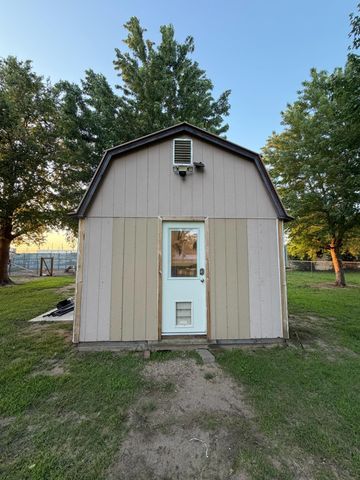 850 W 41st, Wichita, KS 67217