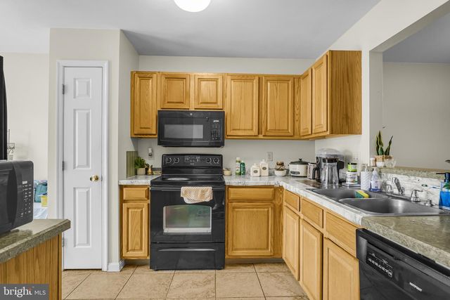 1937 DAYBREAK CIR, Harrisburg, PA 17110