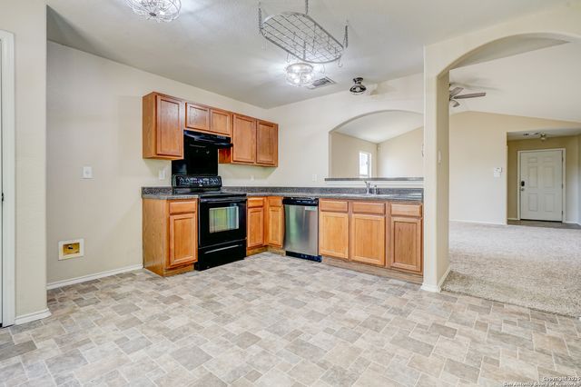 7922 Meadow Way Ct, San Antonio, TX 78227