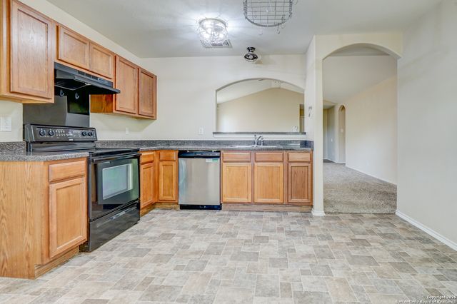 7922 Meadow Way Ct, San Antonio, TX 78227