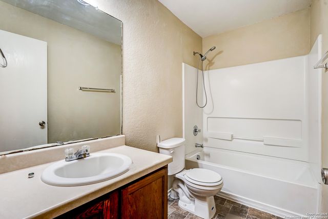 7922 Meadow Way Ct, San Antonio, TX 78227