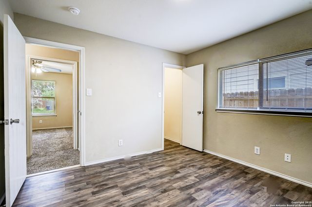 7922 Meadow Way Ct, San Antonio, TX 78227