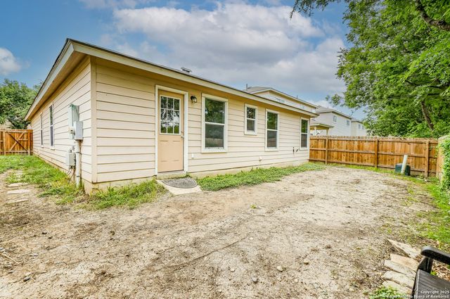 7922 Meadow Way Ct, San Antonio, TX 78227