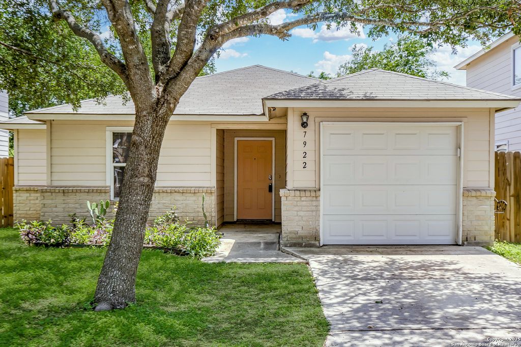 7922 Meadow Way Ct, San Antonio, TX 78227