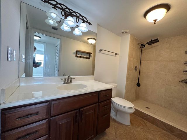 309 Lake Circle 202, North Palm Beach, FL 33408