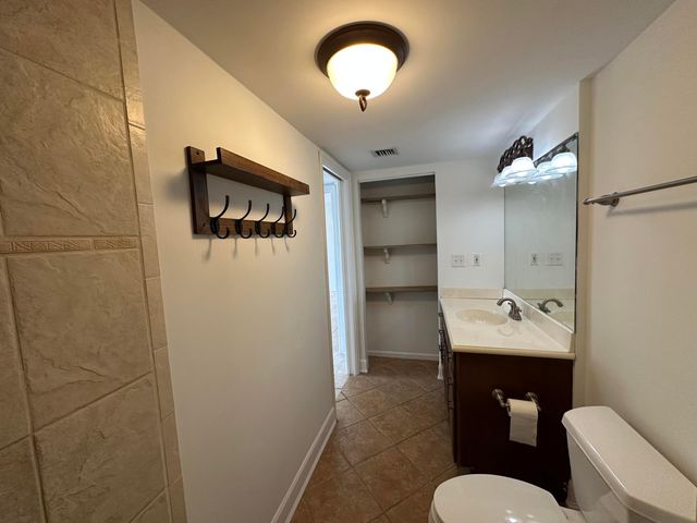 309 Lake Circle 202, North Palm Beach, FL 33408