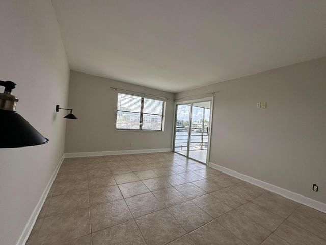 309 Lake Circle 202, North Palm Beach, FL 33408