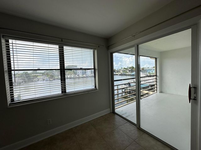 309 Lake Circle 202, North Palm Beach, FL 33408
