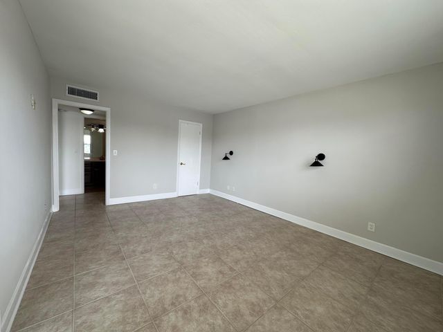 309 Lake Circle 202, North Palm Beach, FL 33408