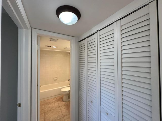 309 Lake Circle 202, North Palm Beach, FL 33408
