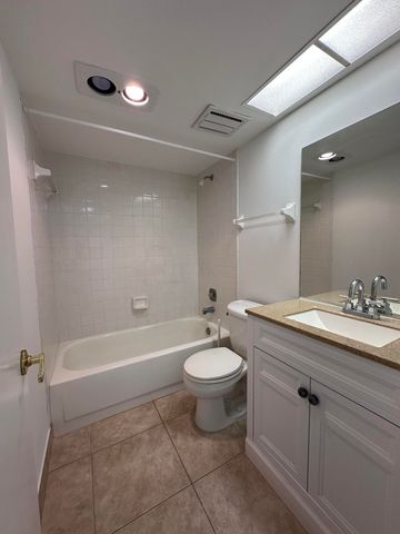 309 Lake Circle 202, North Palm Beach, FL 33408