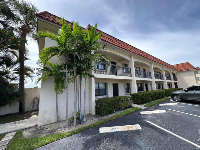 309 Lake Circle 202, North Palm Beach, FL 33408