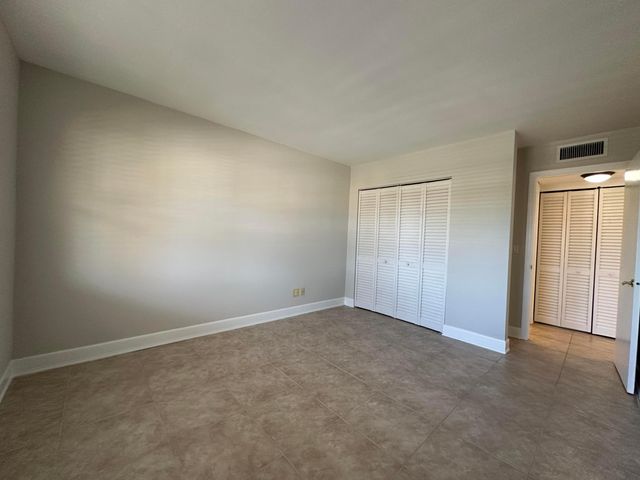 309 Lake Circle 202, North Palm Beach, FL 33408
