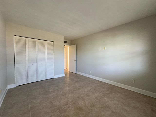309 Lake Circle 202, North Palm Beach, FL 33408