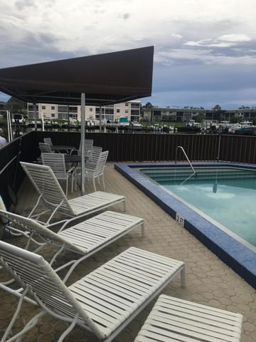 309 Lake Circle 202, North Palm Beach, FL 33408