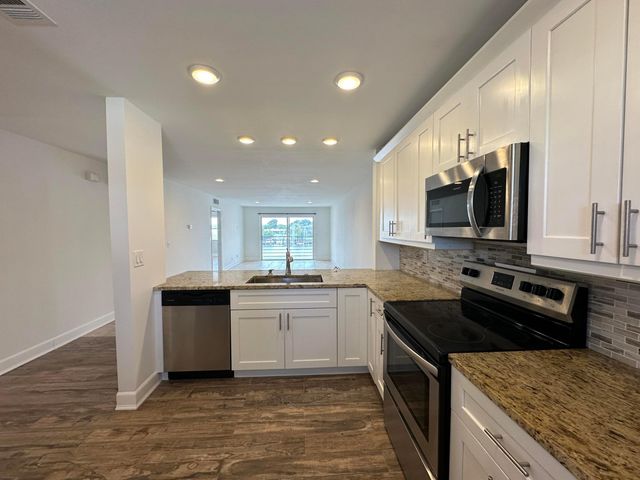 309 Lake Circle 202, North Palm Beach, FL 33408