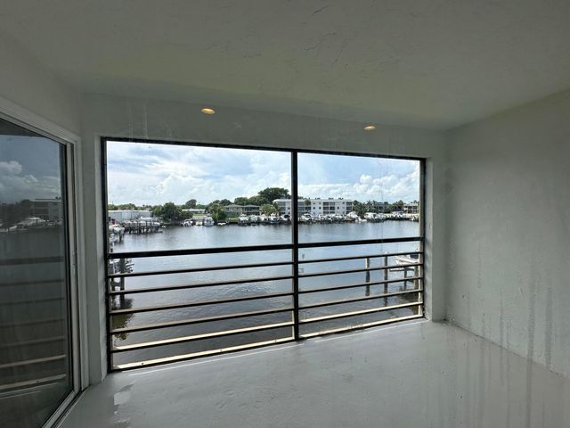 309 Lake Circle 202, North Palm Beach, FL 33408