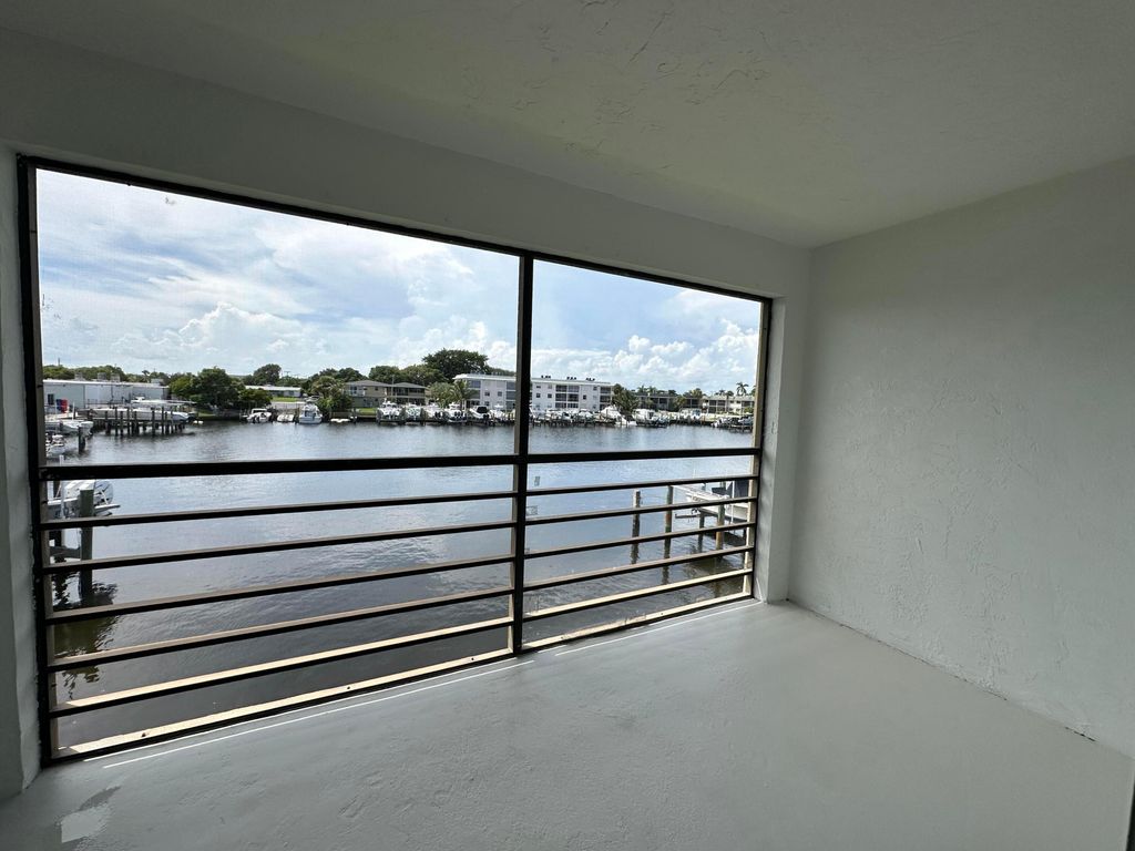 309 Lake Circle 202, North Palm Beach, FL 33408
