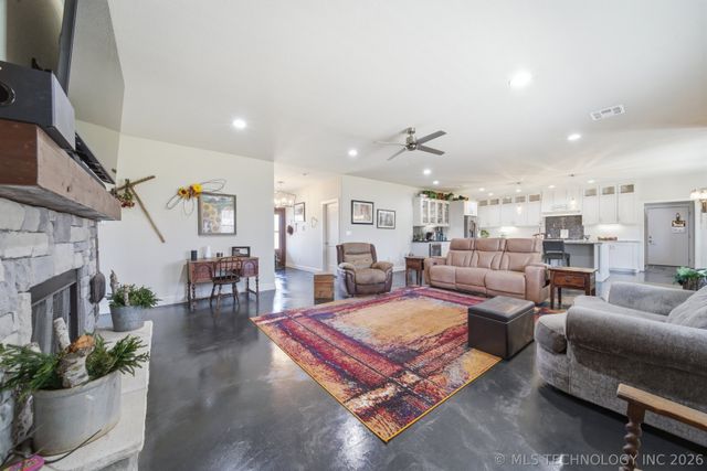 11210 W 178th Street North, Skiatook, OK 74070