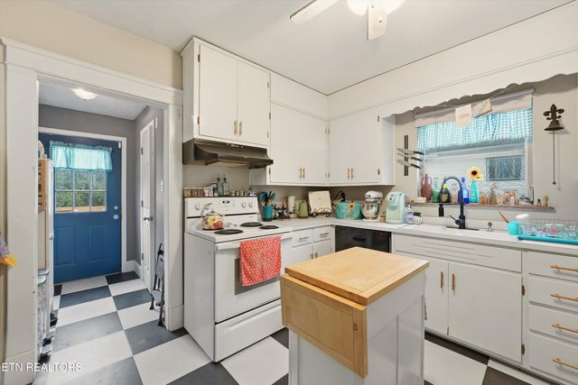 1450 Dalton St, Alcoa, TN 37701