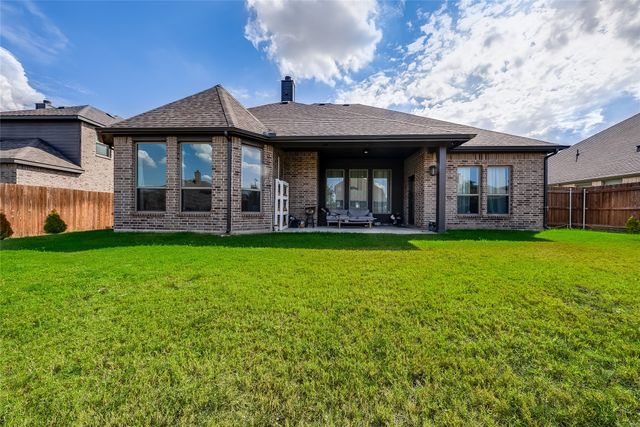 425 Brushwood Lane, Waxahachie, TX 75165