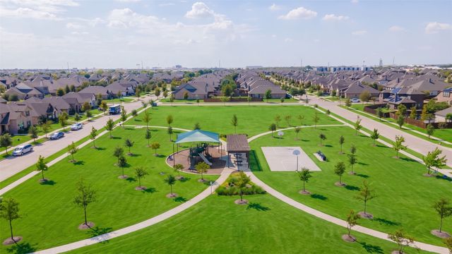 425 Brushwood Lane, Waxahachie, TX 75165