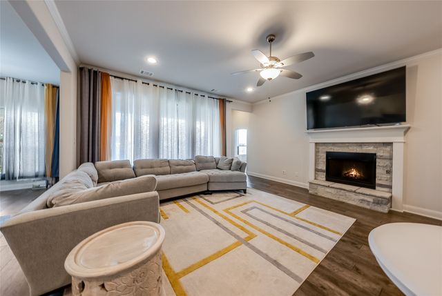 425 Brushwood Lane, Waxahachie, TX 75165