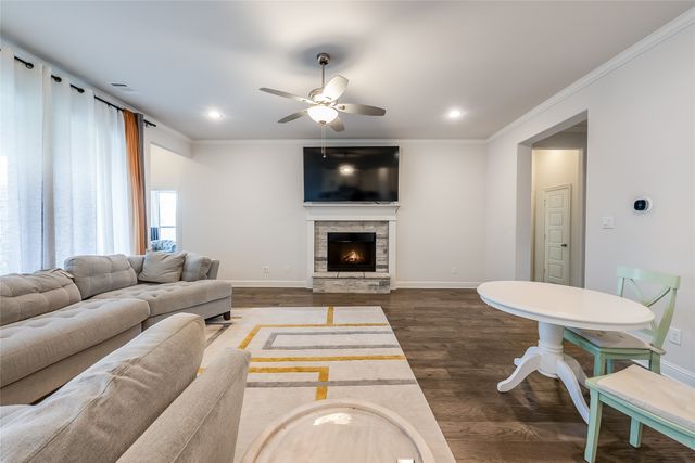 425 Brushwood Lane, Waxahachie, TX 75165