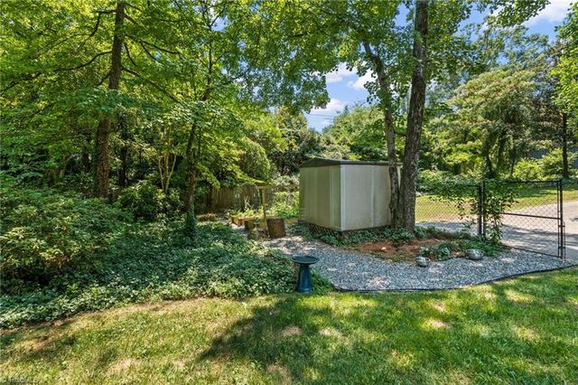 2786 Robinhood Road, Winston-salem, NC 27106
