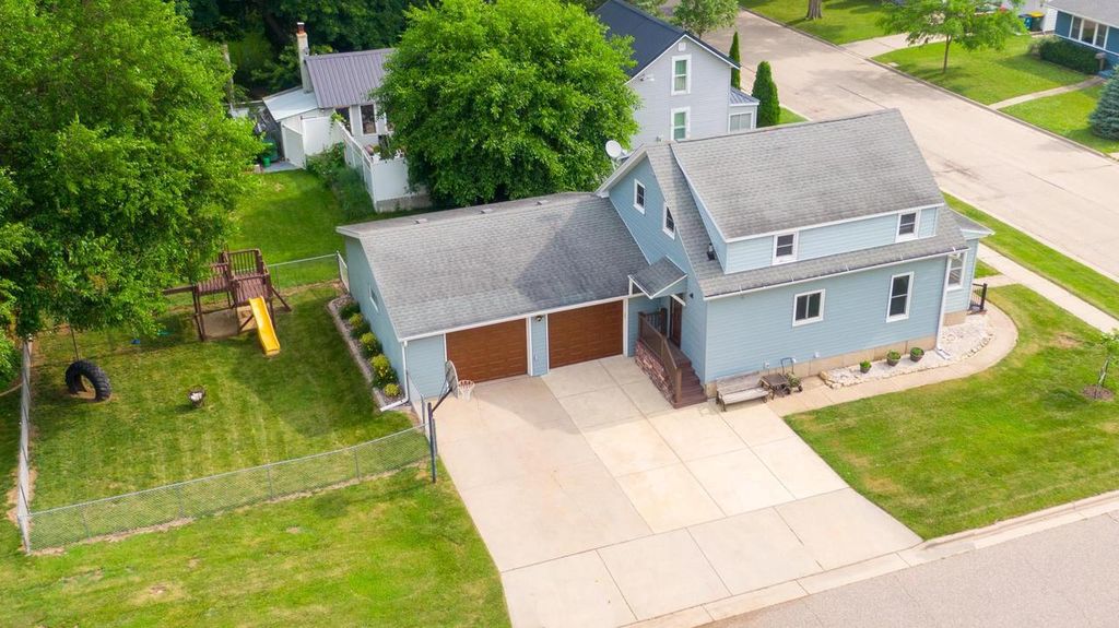 621 Dallas Street, Sauk City, WI 53583