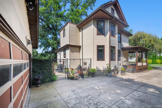 78 Warner Avenue, Roslyn Heights, NY 11577
