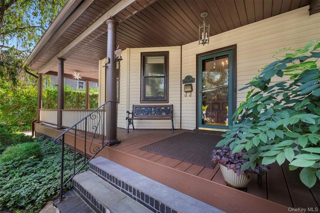 78 Warner Avenue, Roslyn Heights, NY 11577